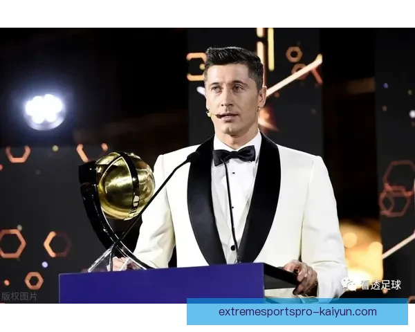 莱万多夫斯基合同即将到期，未来去向备受关注